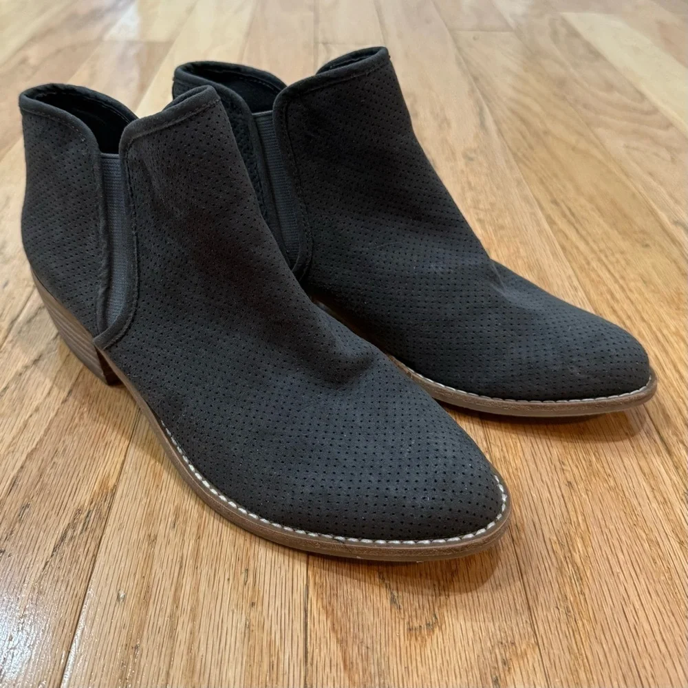 Dolce Vita breana faux suede bootie ankle size 7